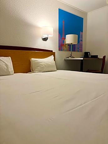 Double Room with 1 Double Bed and 1 Junior Bed