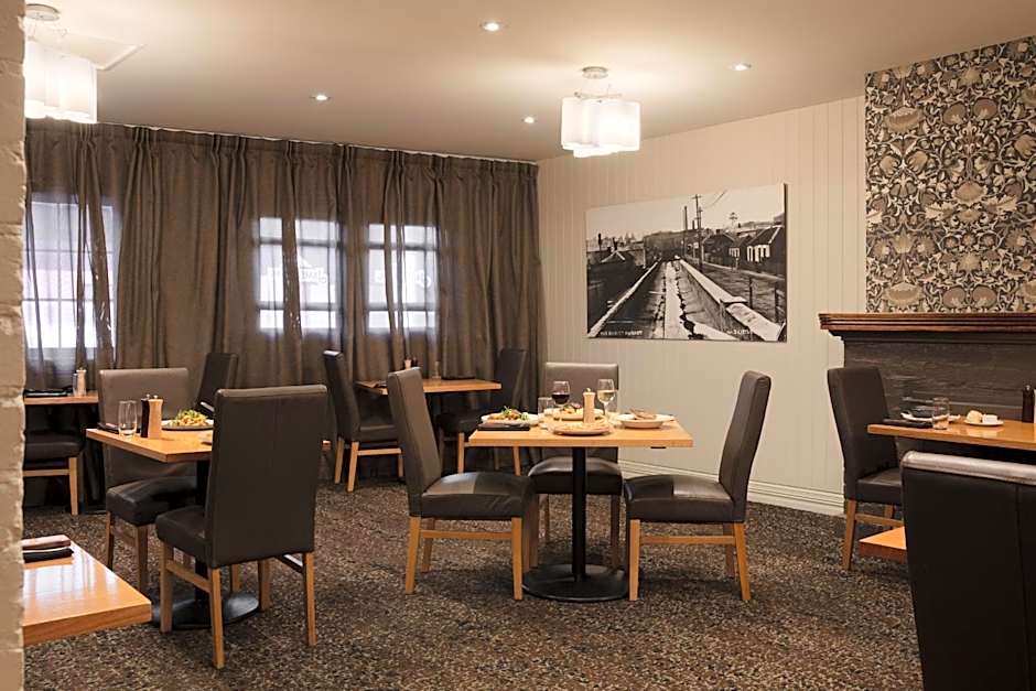 The Old Woolstore Apartment Hotel