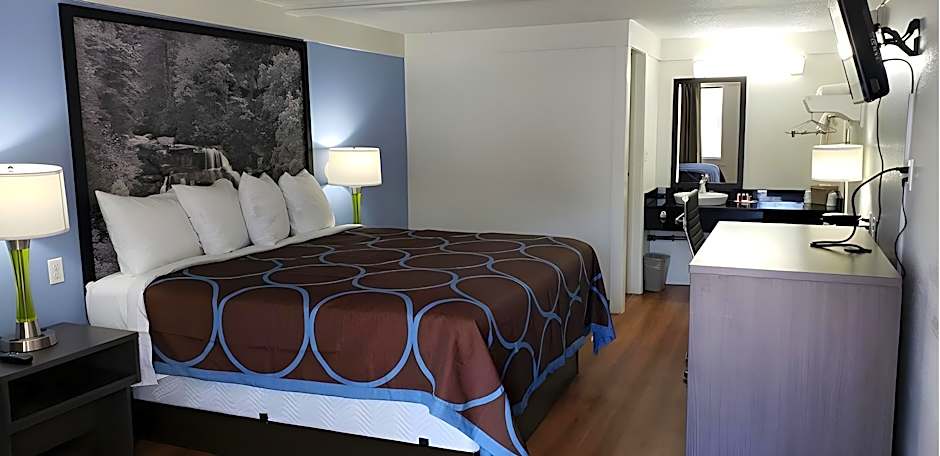 Super 8 by Wyndham Asheville/Biltmore