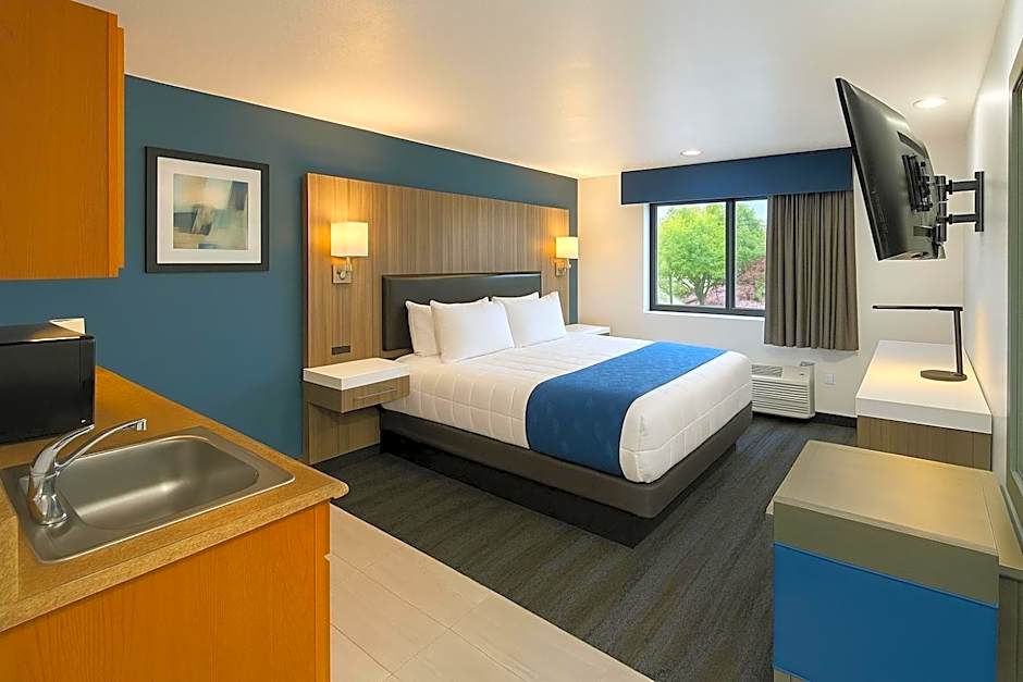 Oyster Bay Inn & Suites