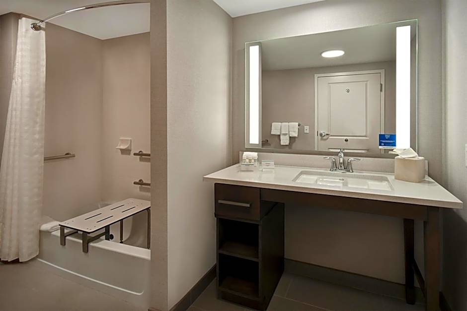 Homewood Suites by Hilton Orlando at FLAMINGO CROSSINGS Town Center