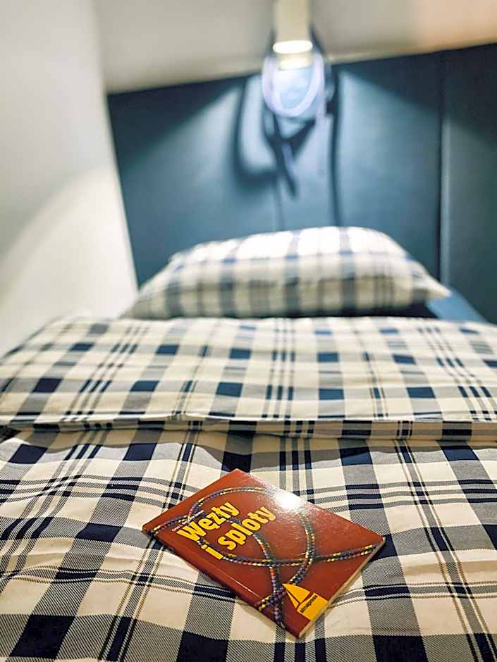 Thruster - Rooms, Kitchen, Chill-Out Zone-Netflix, Lobby-Netflix