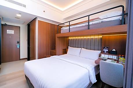 Triple Room with City View