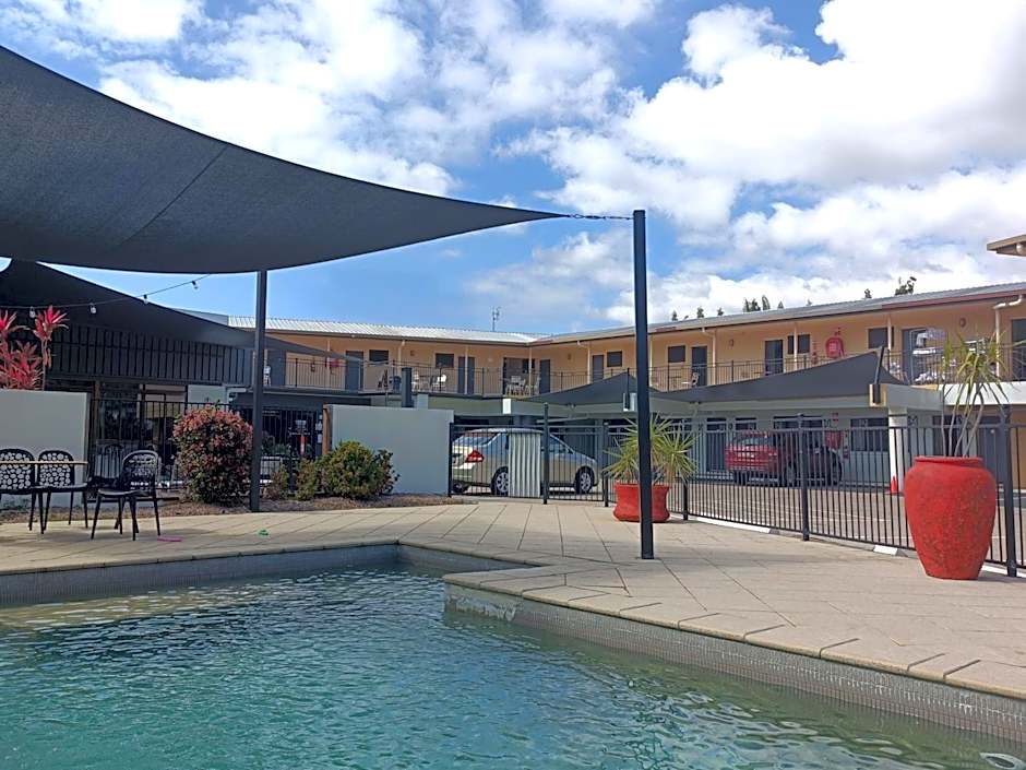 Summit Motel