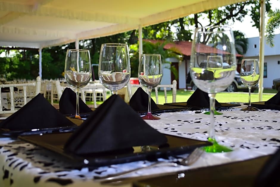 Villa Blanca Suites