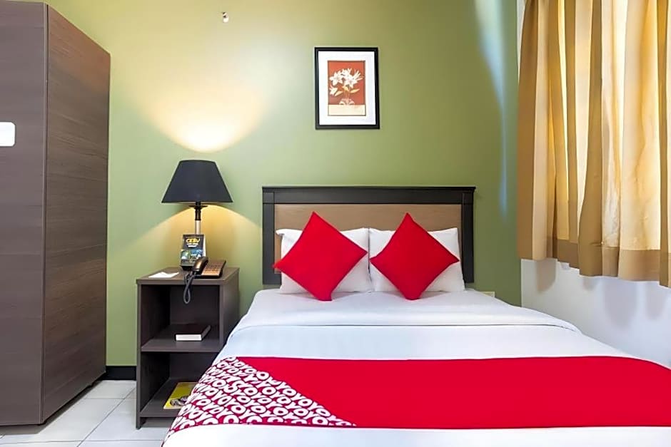OYO 187 The Maxwell Hotel