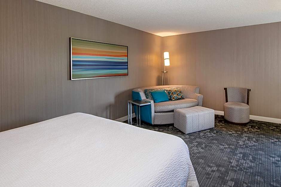Courtyard by Marriott Oakland Airport