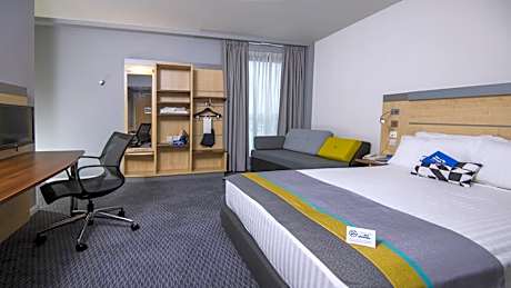 Double Room with Free Hot Breakfast - Accessible