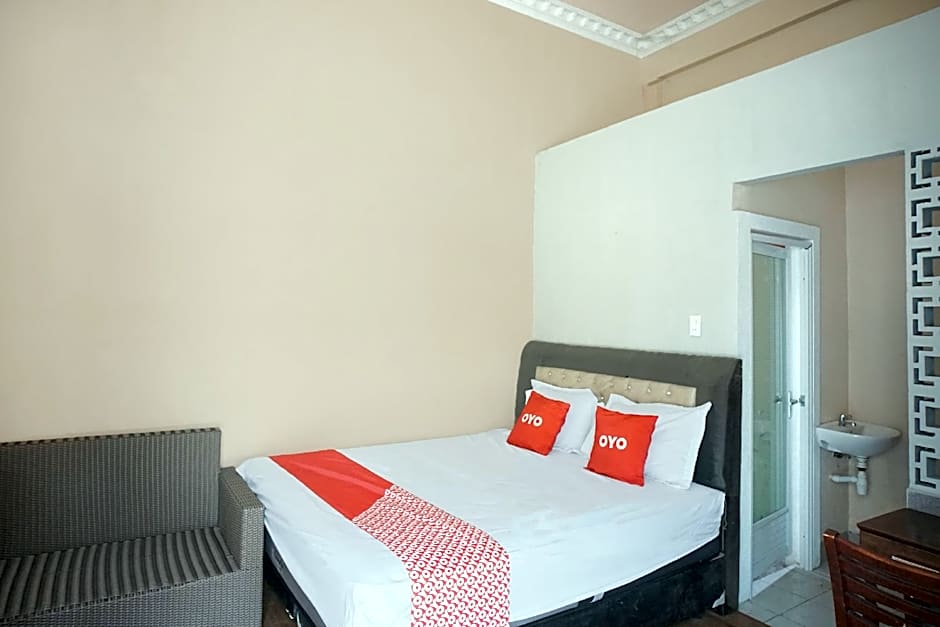 OYO 93003 B32 Homestay