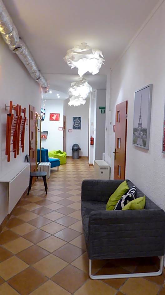 FlyFly Hostel