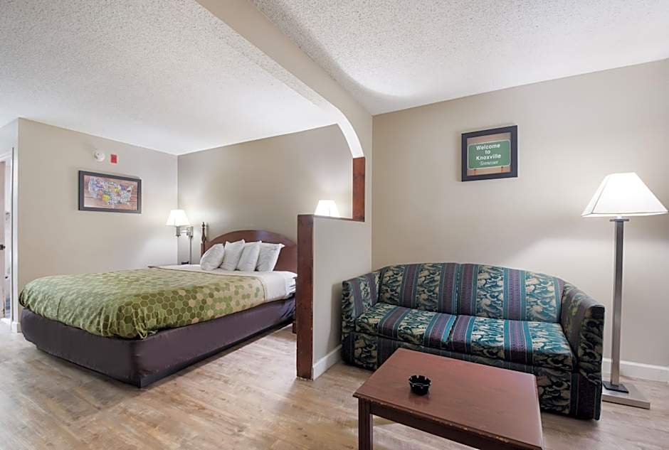 Econo Lodge Inn & Suites Knoxville East