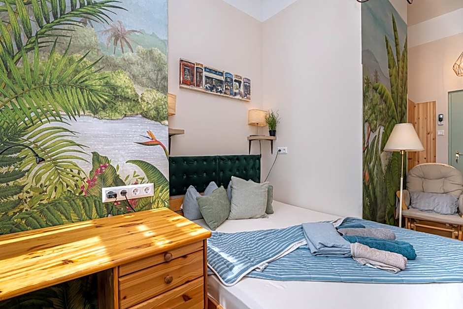 Acacia Private Rooms & Studios