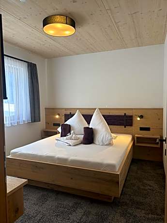 Deluxe One-Bedroom Apartment