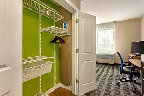 1 Bedroom Suite, 1 Queen, Sofa bed, Away from elevator