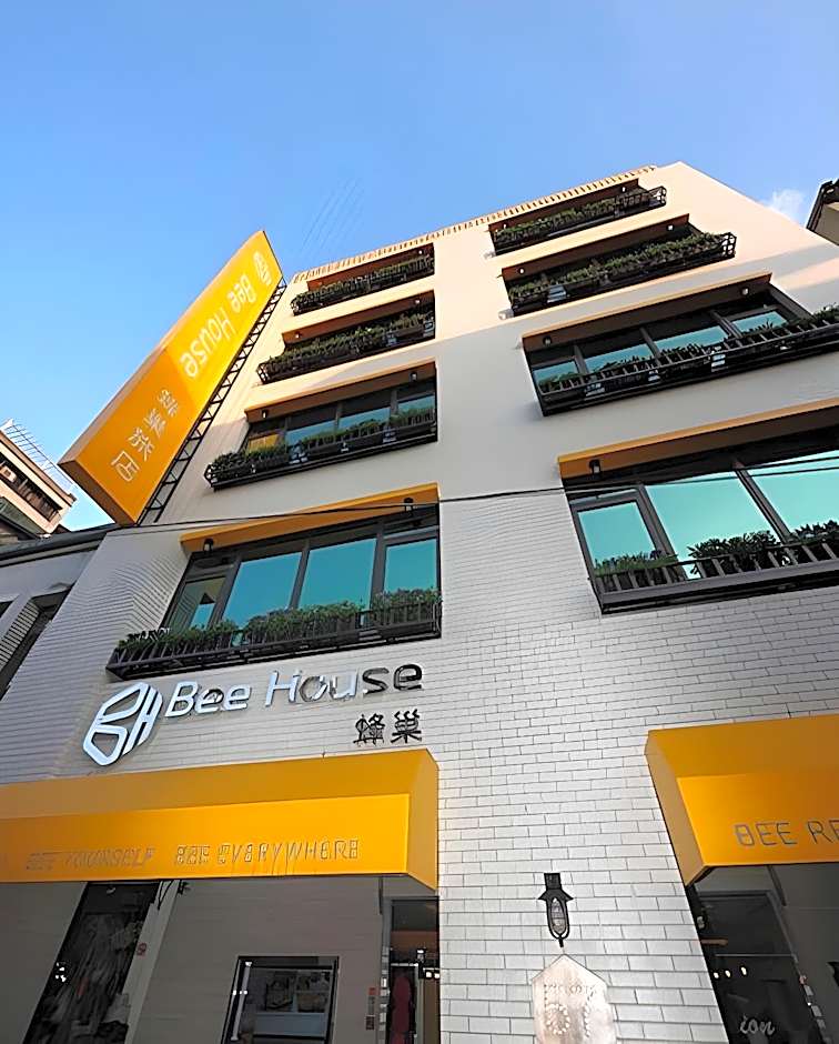 Bee House by Cosmos Creation