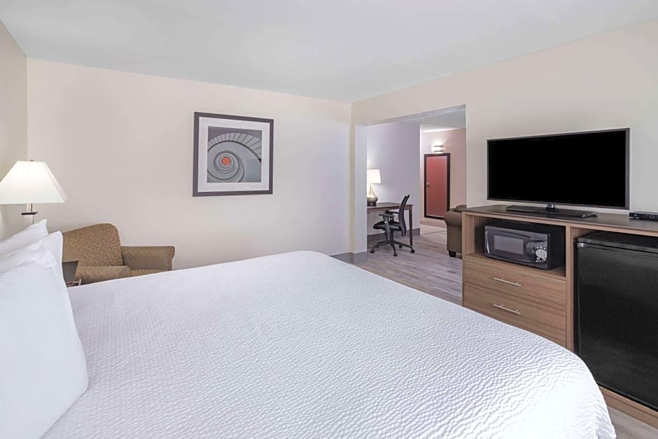 Ramada by Wyndham Hendersonville
