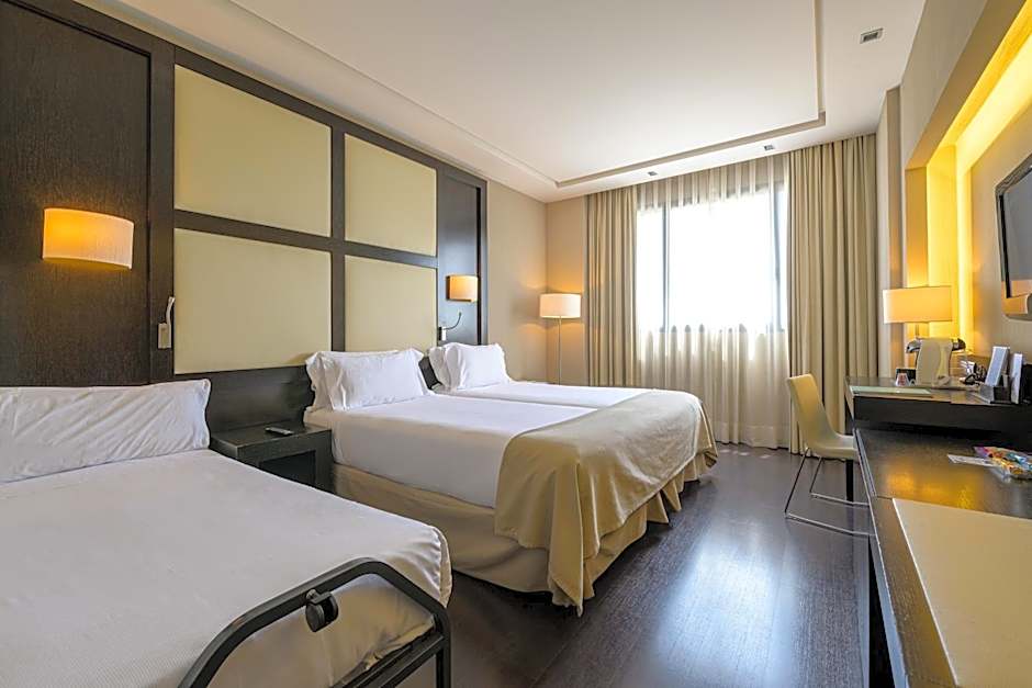 Hotel Maydrit Airport