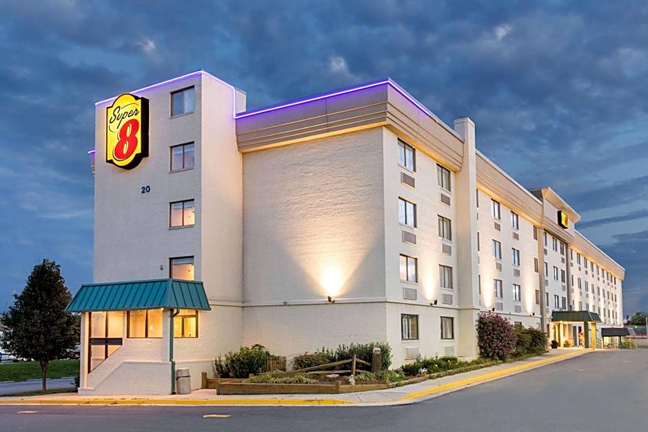 Photo 1 of 50 of Super 8 by Wyndham Frederick