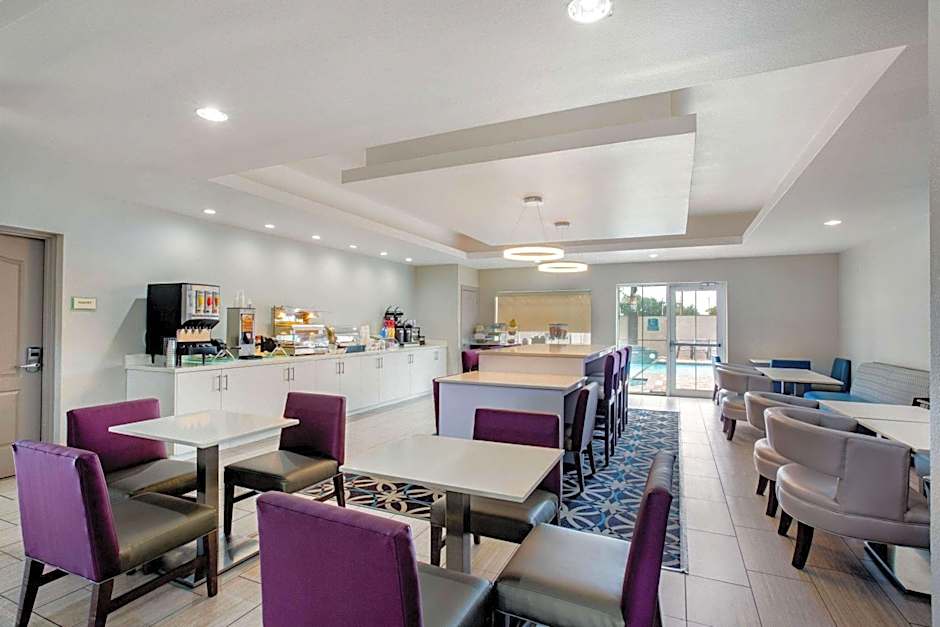 La Quinta Inn & Suites by Wyndham Mission At West Mcallen