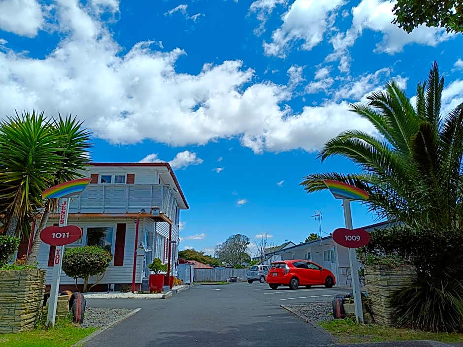 Rainbow Motel & Guest House
