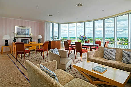 Presidential Suite, M Club lounge access, 1 Bedroom Presidential Suite, 1 King