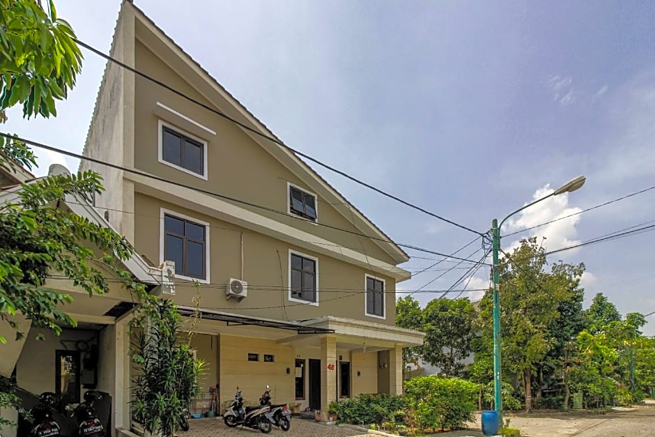 RedDoorz Plus near Lippo Cikarang Mall