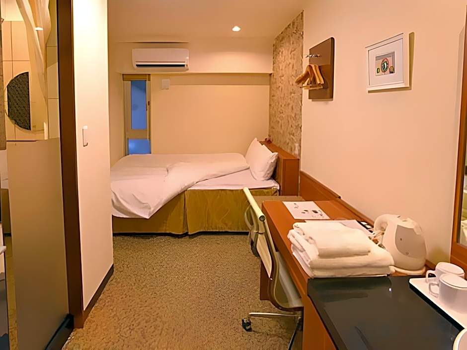 Okinawa Kariyushi Lch Izumizaki Kenchomae Hotel