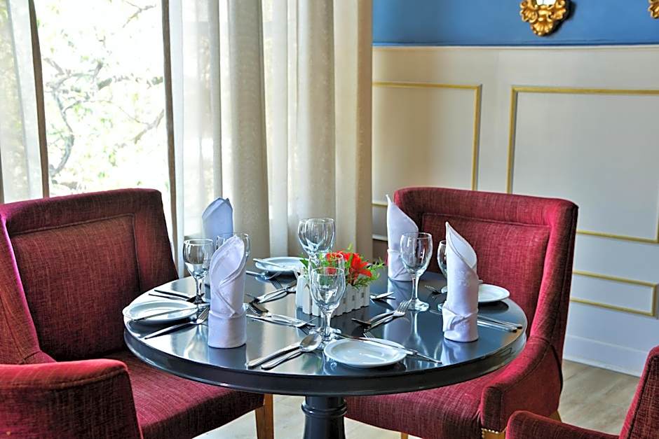 Cresta Jameson Hotel