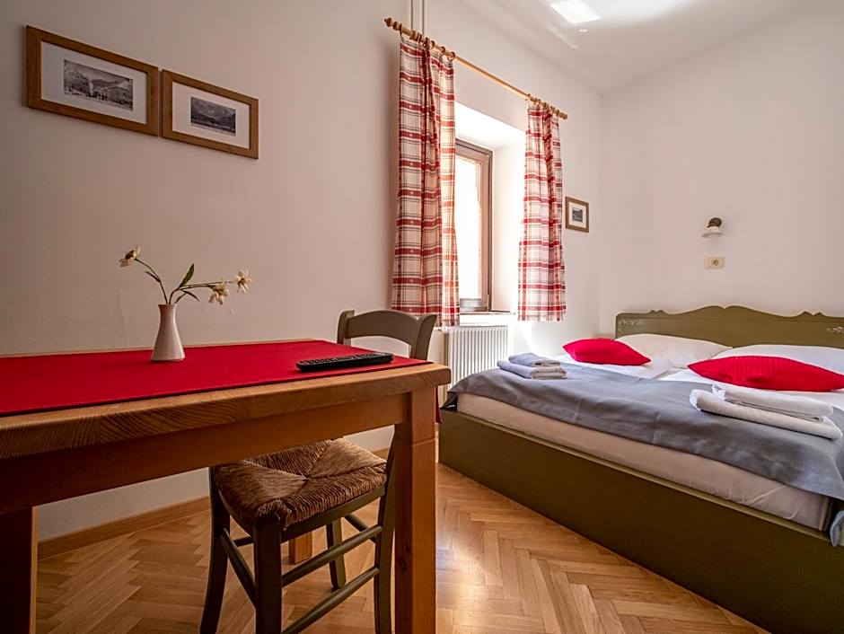 Berghi Hotel and Apartments