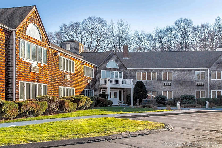 Gold Star Inn & Suites