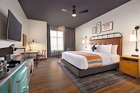 1 King Bed Non-Smoking
