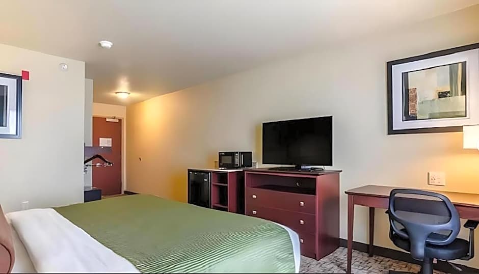 AmericInn by Wyndham Oshkosh