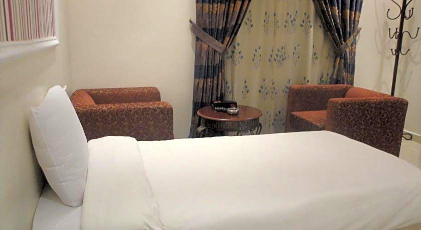 Marina Royal Hotel Suite