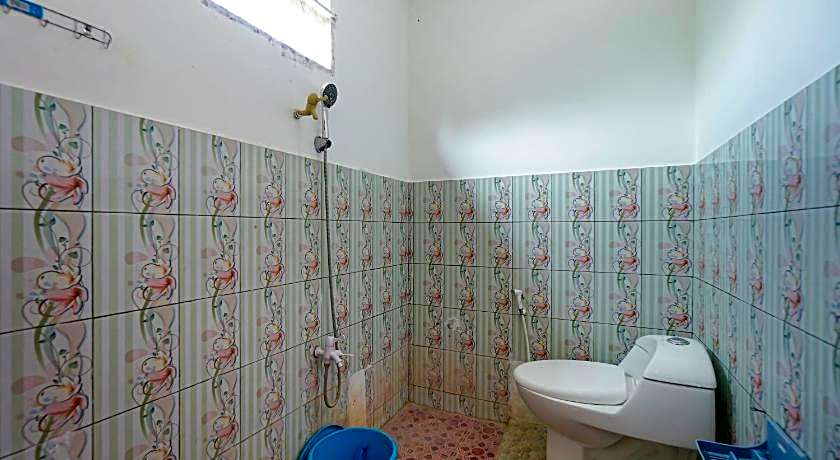 RedDoorz @ Ken Zong Inn near Pantai Ujung Genteng