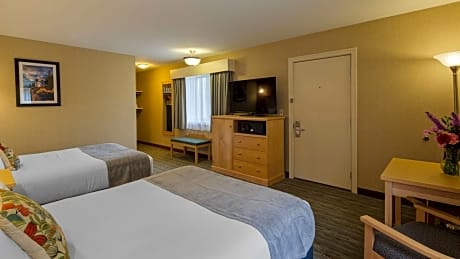 2 queen beds, non-smoking, pet friendly room, microwave and refrigerator, wi-fi, full breakfast