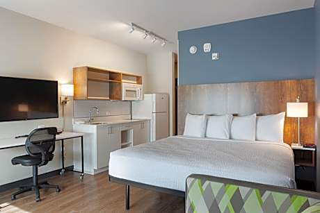 Deluxe Studio with 1 King Bed - Non-Smoking - Hearing Accessible