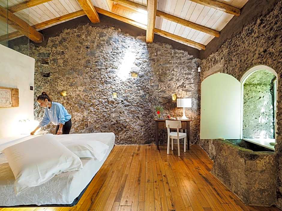 Monaci delle Terre Nere