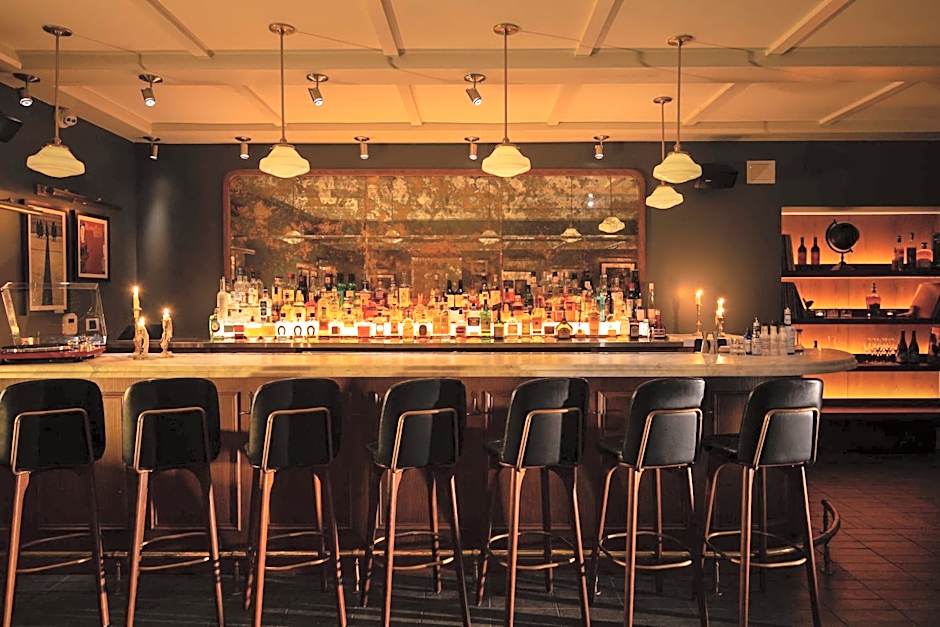 The Drayton Hotel Savannah, Curio Collection by Hilton