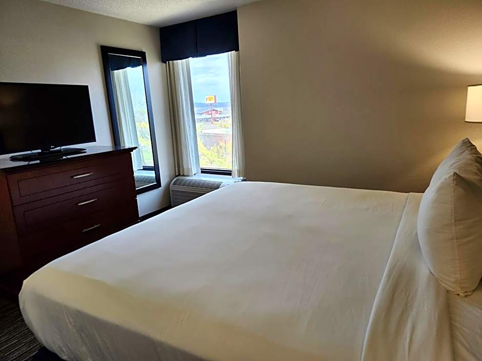 Heritage Inn & Suites St. Louis/Fenton, Trademark by Wyndham