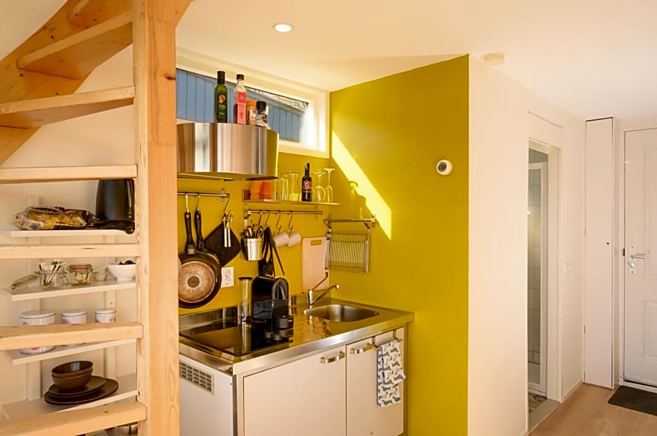 Houseboat studio with canalview and free bikes