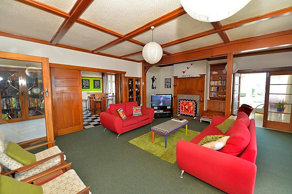 Ducks & Drakes Boutique Motel & Backpackers