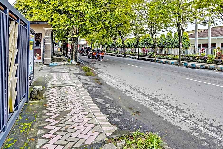 OYO Life 92190 Arya Guest House