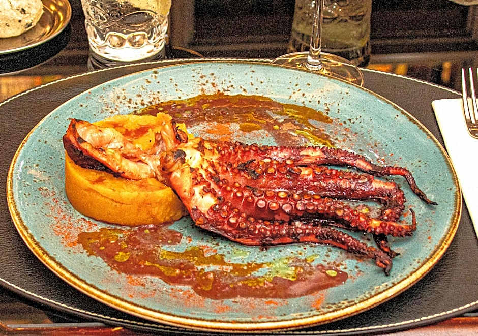 ICON Wipton by Petit Palace