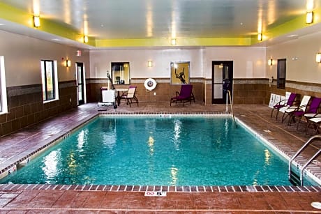 Holiday Inn Express and Suites Sikeston By IHG