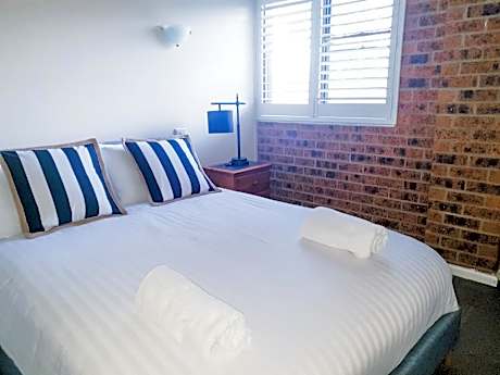 One-Bedroom Apartment with Views