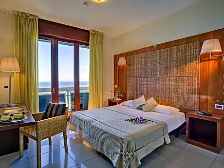 Double Room with Balcony and Sea View