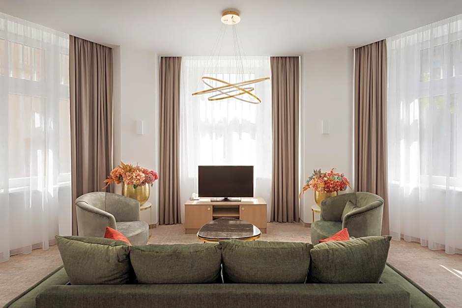 Mera Hotel