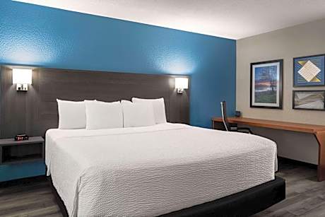 1 King Bed, One Bedroom Apartment, Non-Smoking