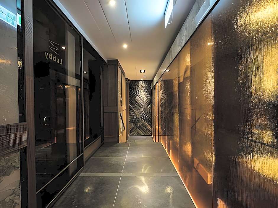 3 Door Hotel