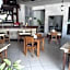 Super OYO Townhouse Oak Maxi Hotel Legian